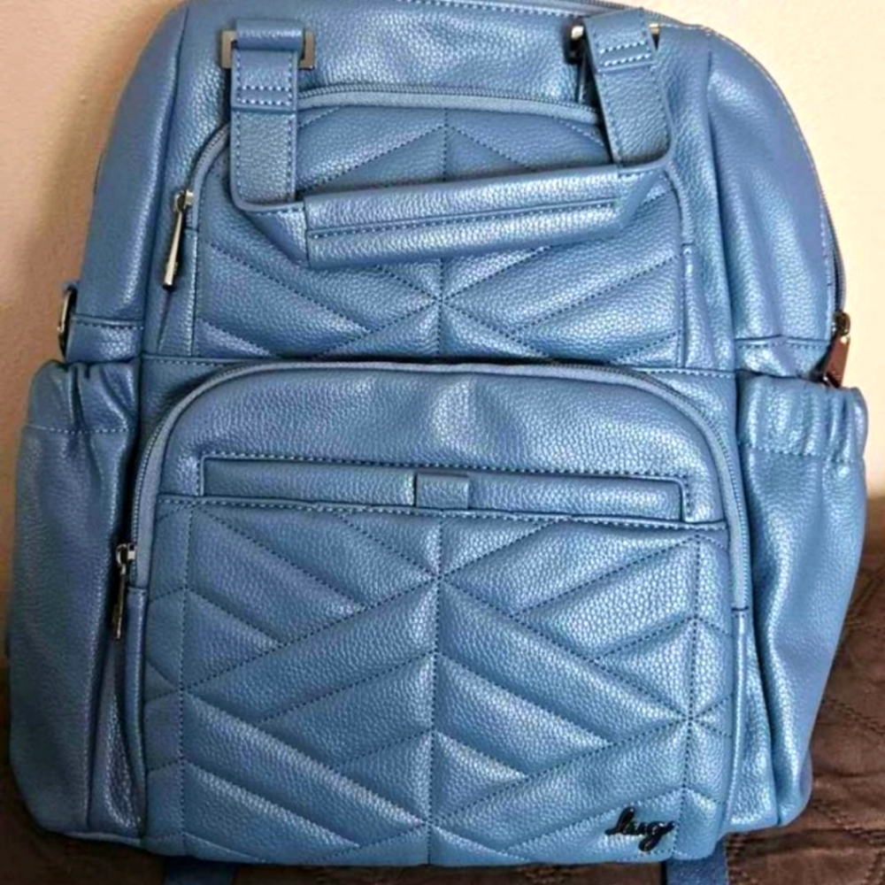 Lug Vegan Leather peta approved. Only used once. Backpacks aren't my thing 😕